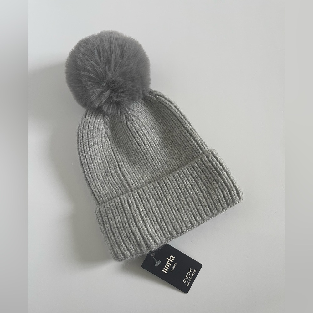 NWT  Norla Canada Winter Knit Hat /Grey Beanie with Pom Pom New